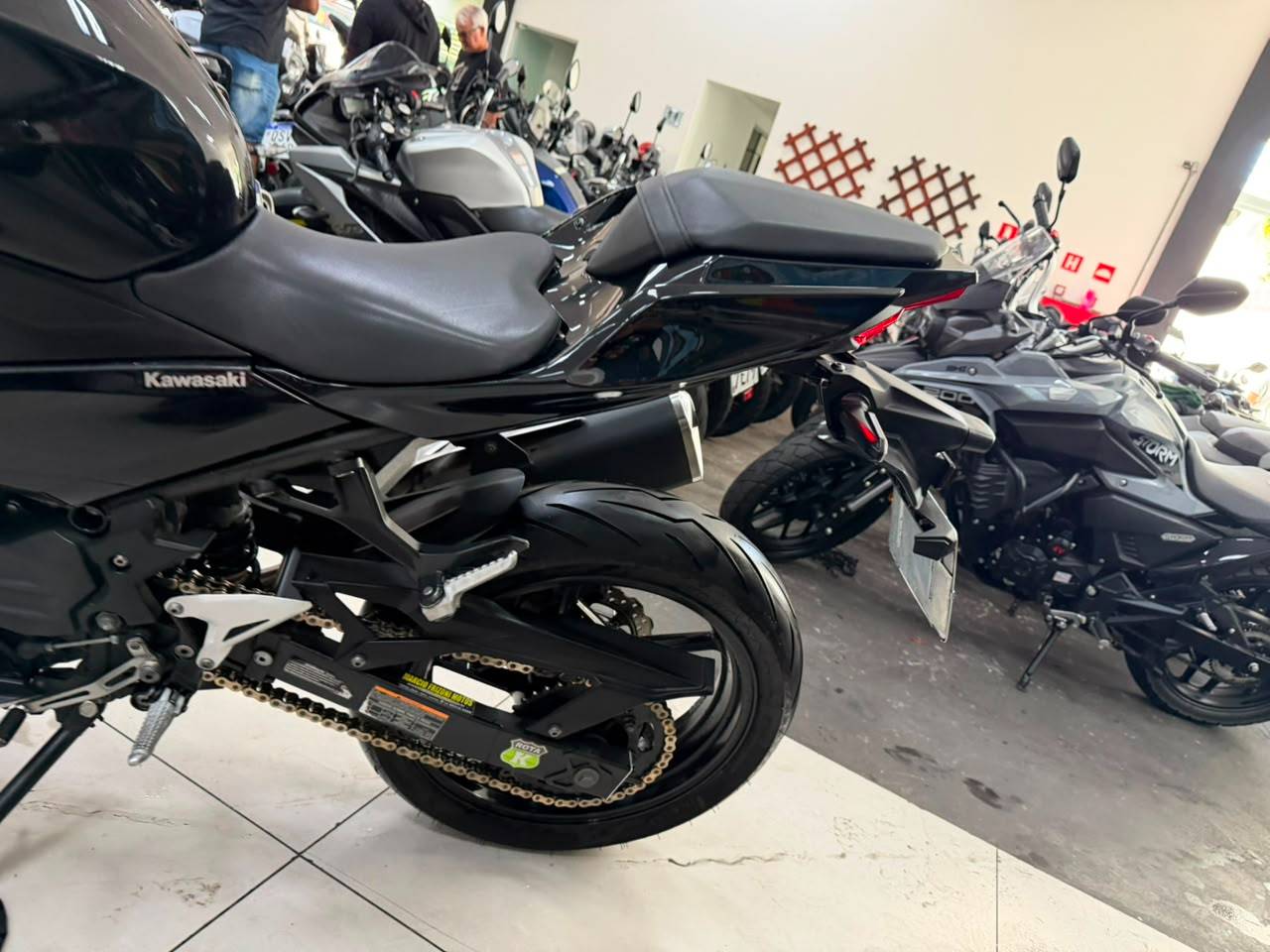 KAWASAKI NINJA 400 KRT EDITION