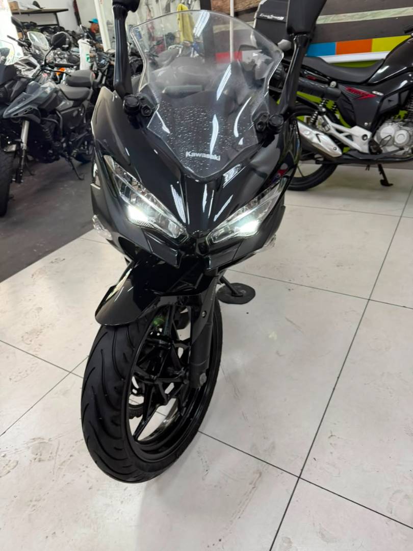KAWASAKI NINJA 400 KRT EDITION
