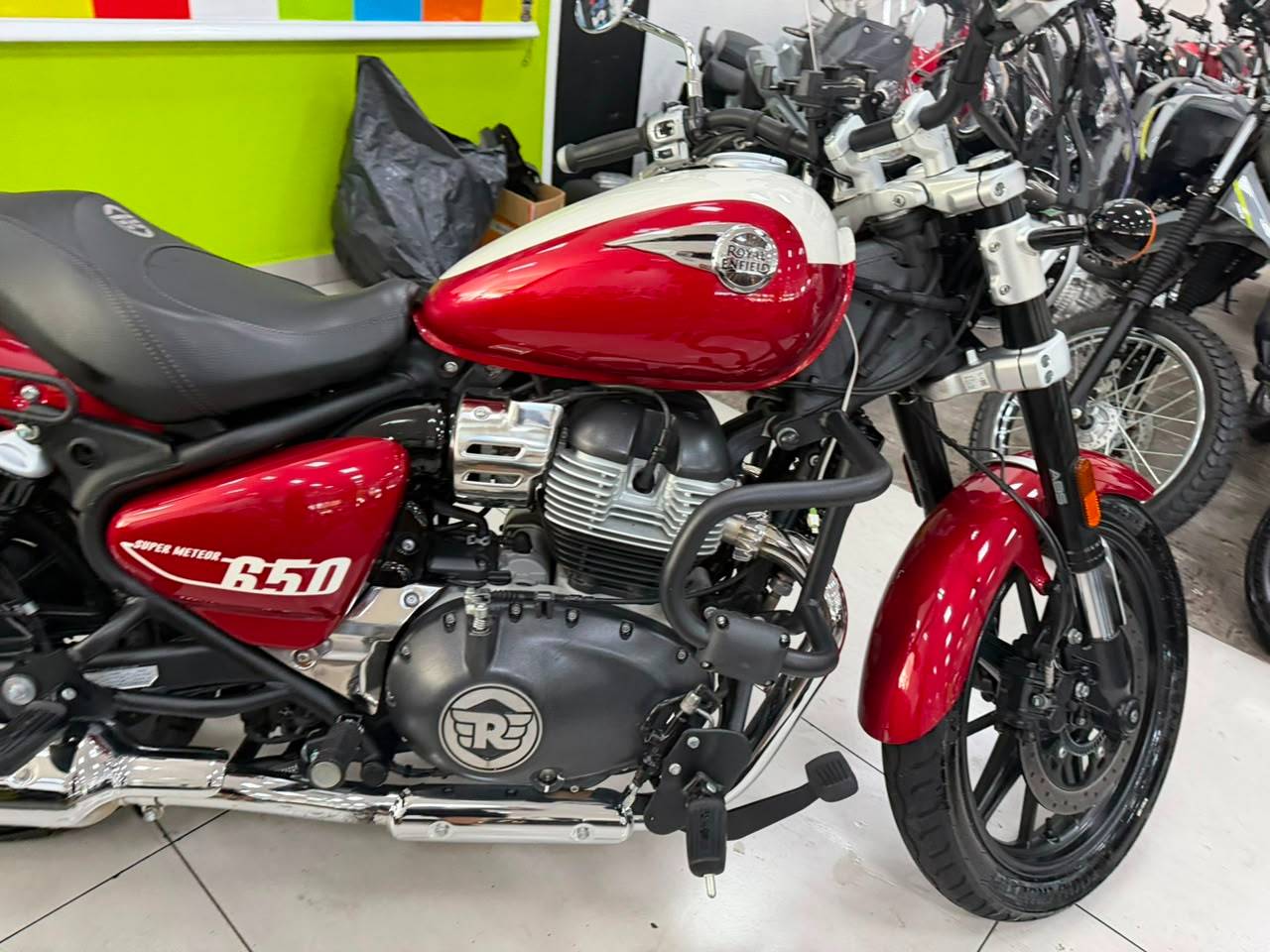 ROYAL ENFIELD SUPER METEOR 650