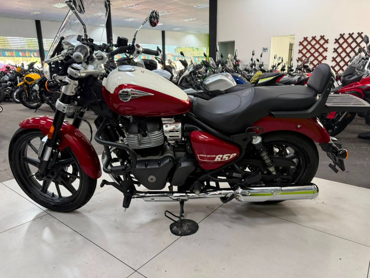 ROYAL ENFIELD SUPER METEOR 650