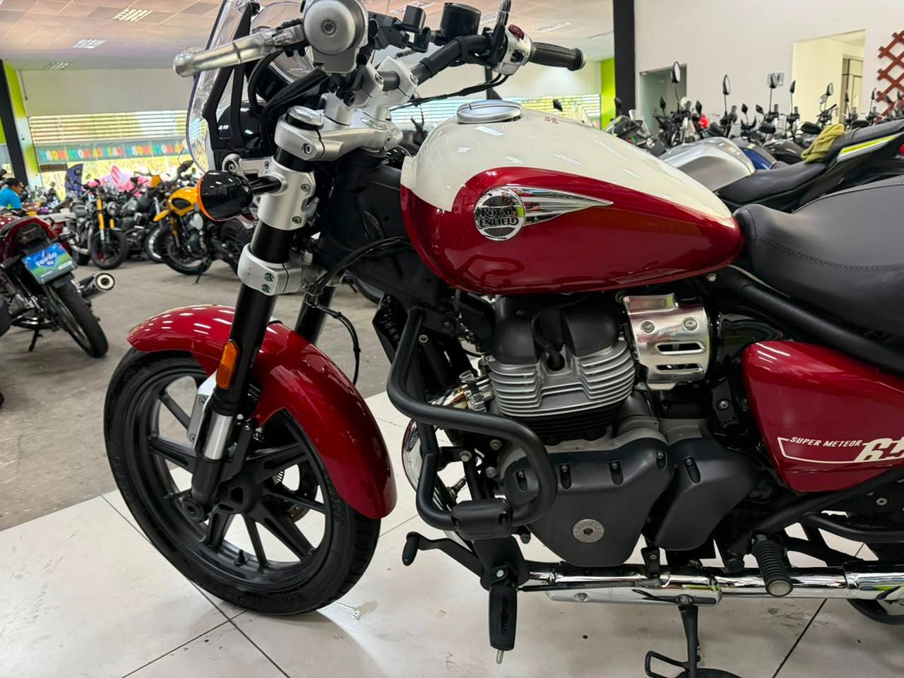 ROYAL ENFIELD SUPER METEOR 650