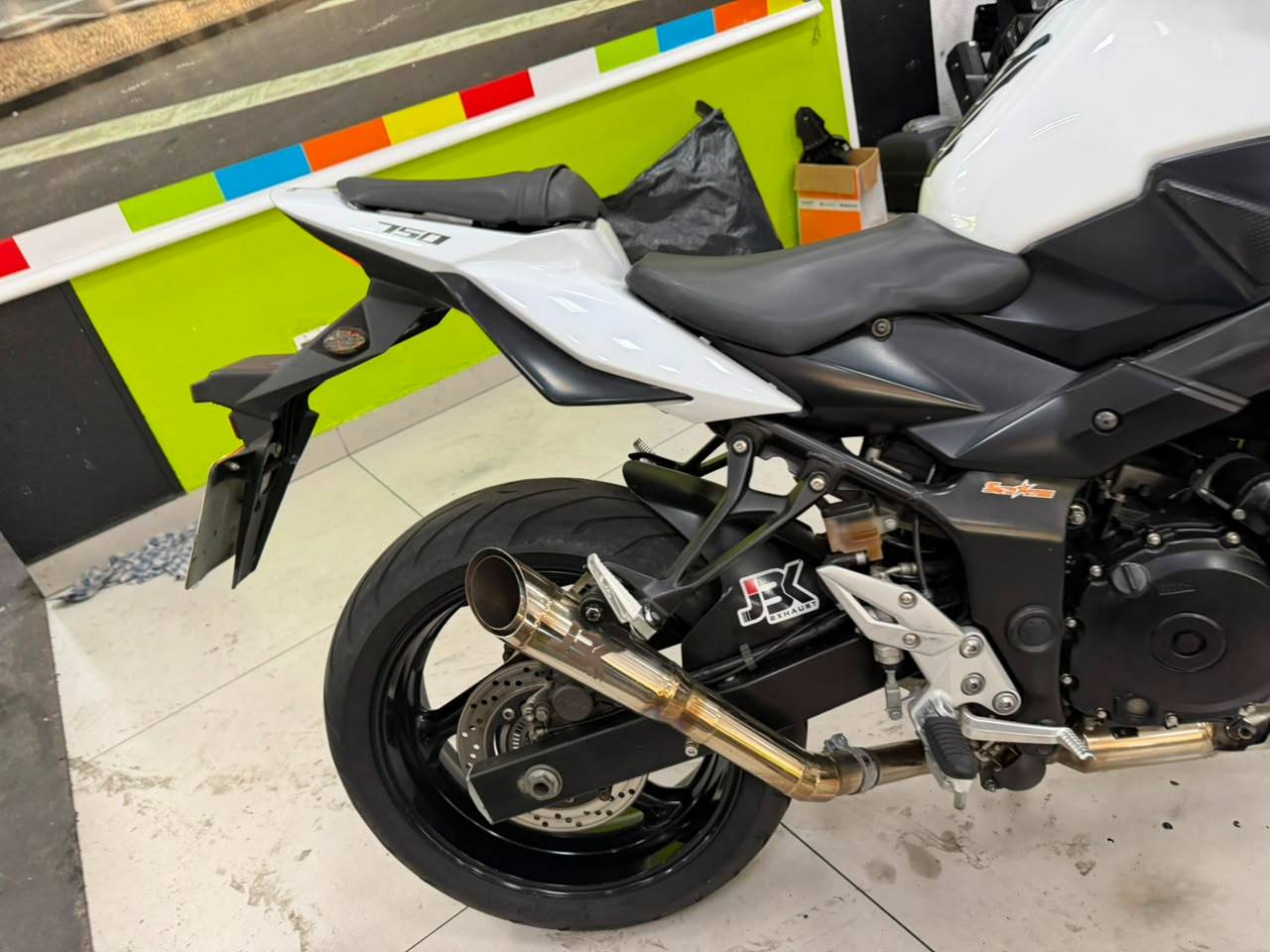 SUZUKI GSR 750 A
