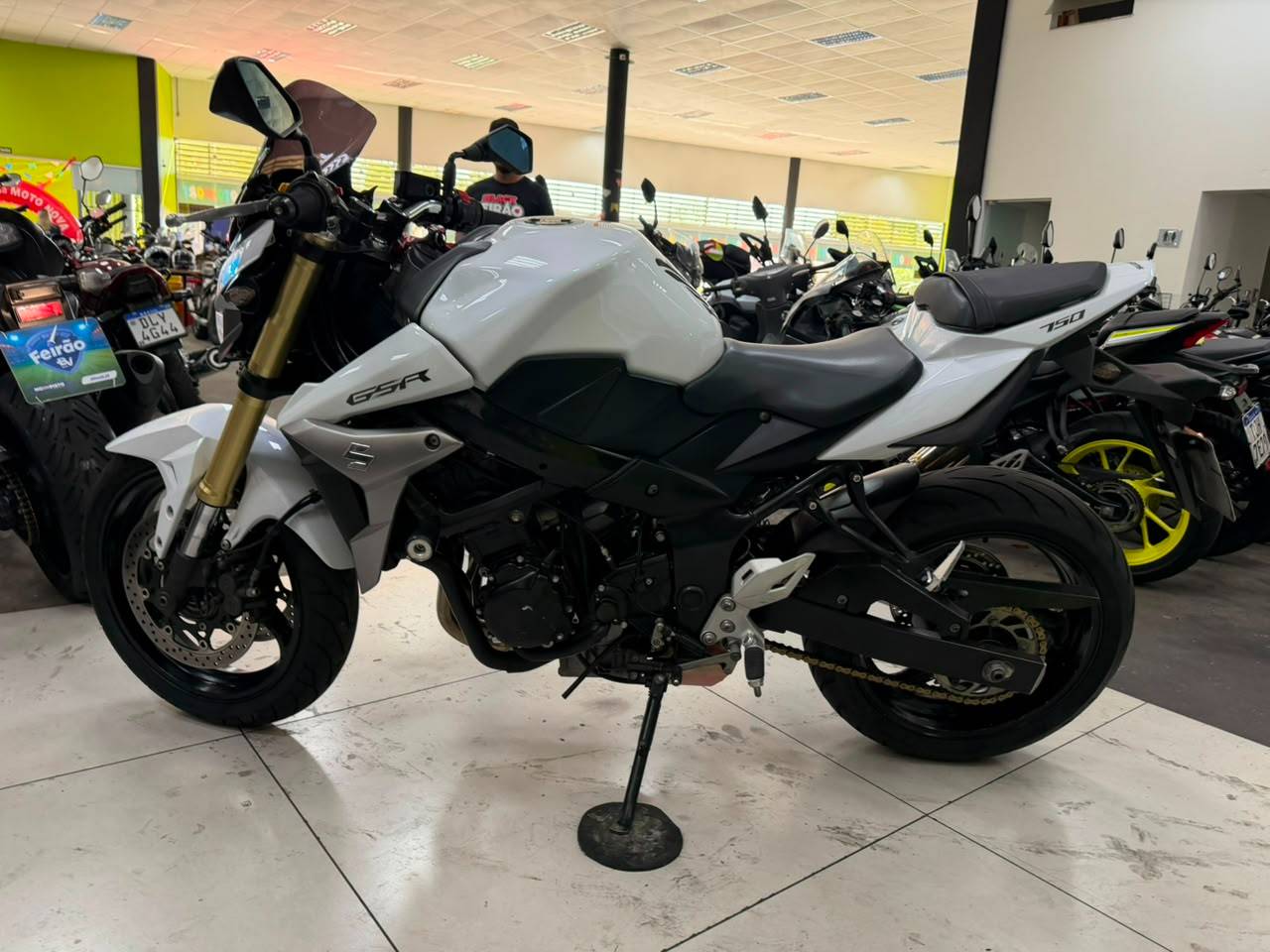 SUZUKI GSR 750 A