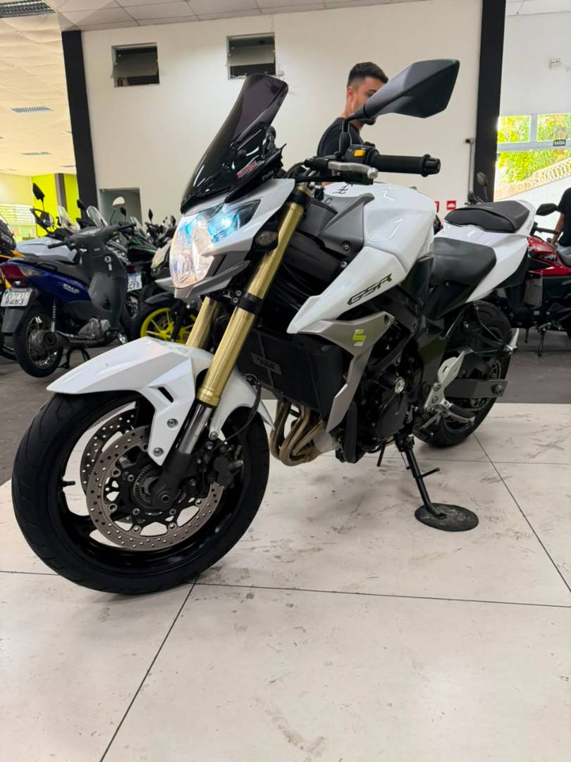 SUZUKI GSR 750 A