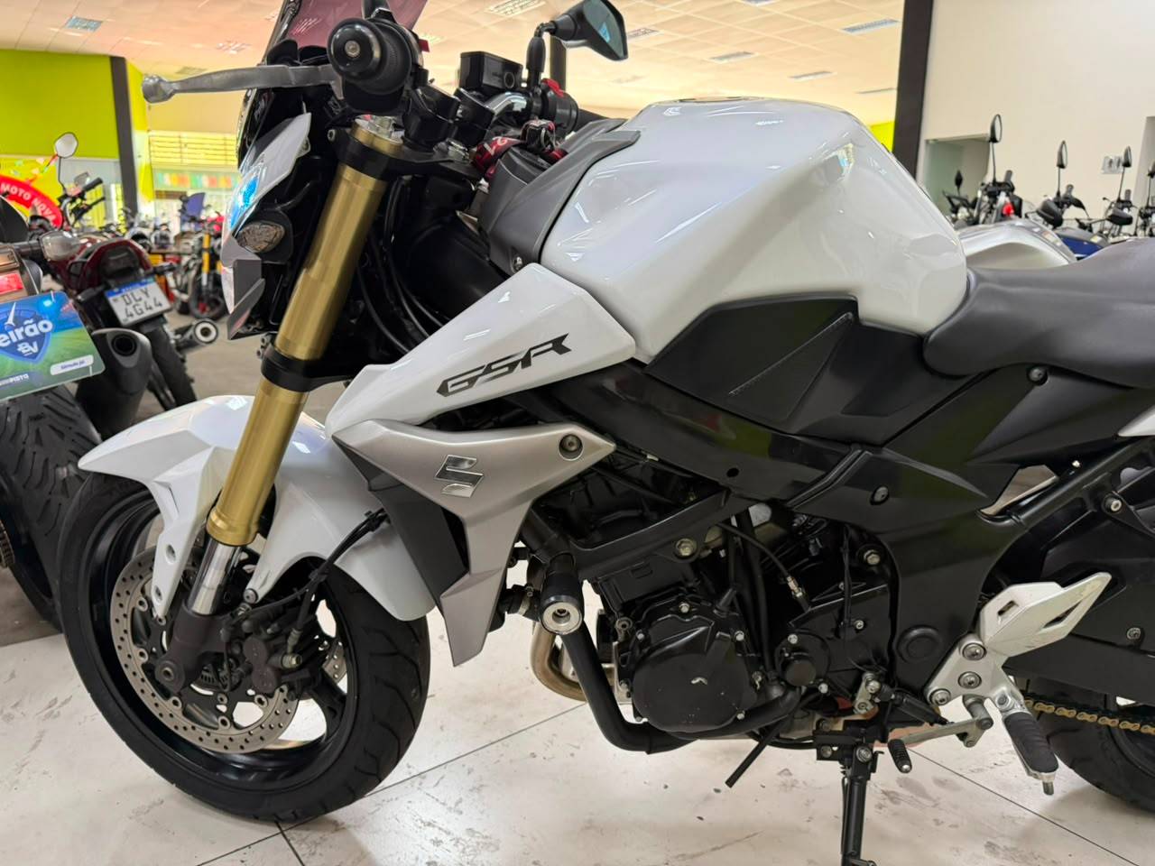 SUZUKI GSR 750 A