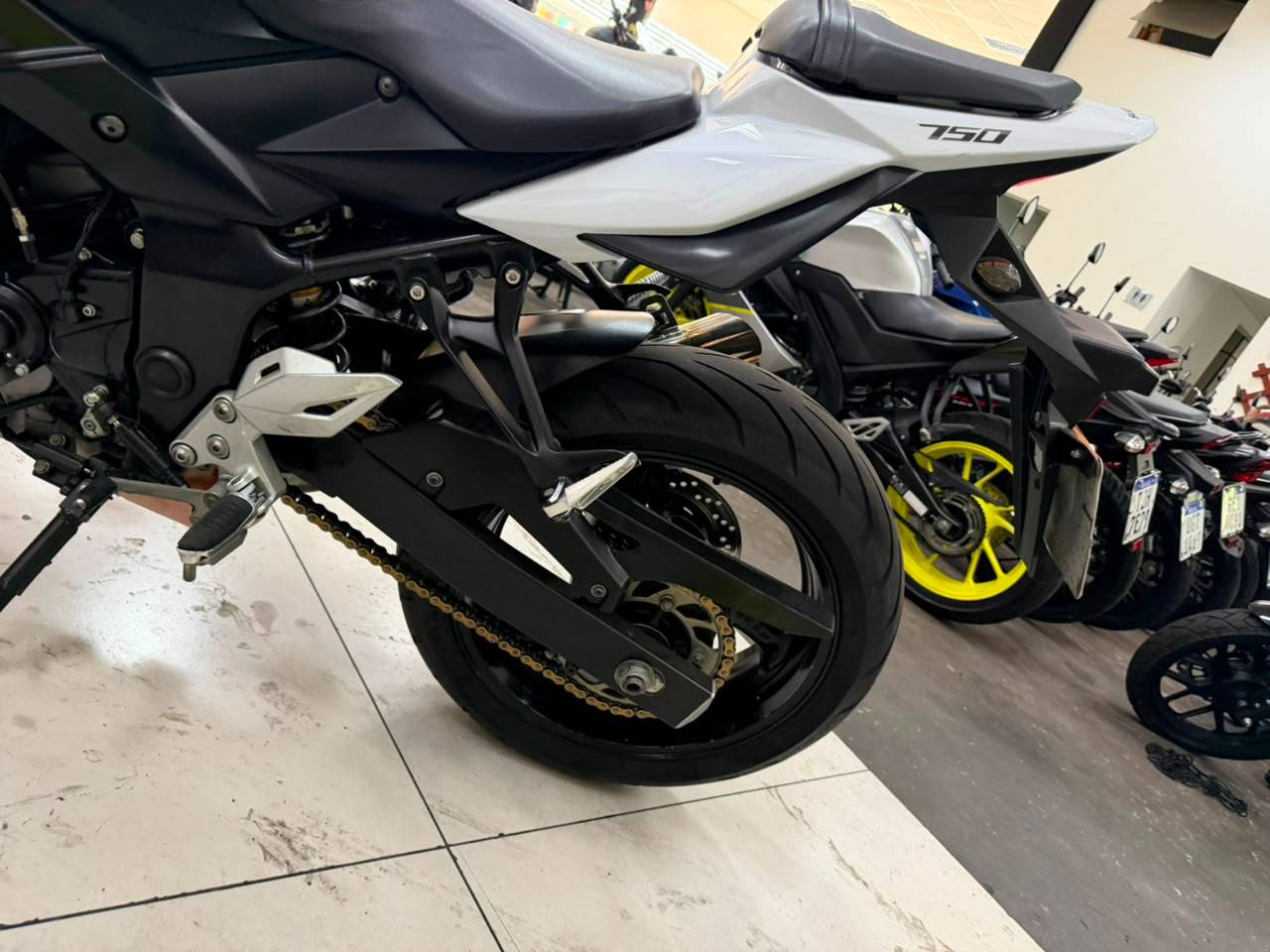 SUZUKI GSR 750 A
