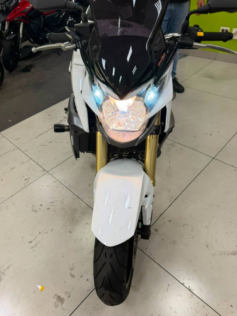 SUZUKI GSR 750 A