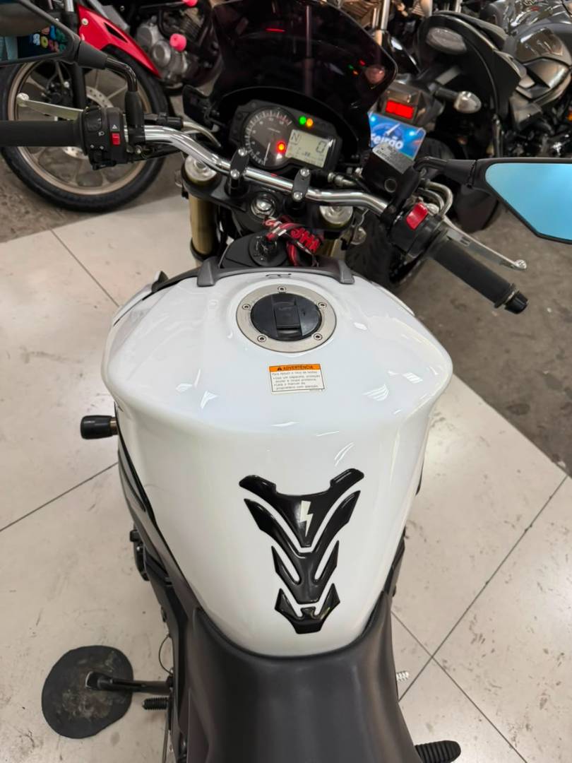 SUZUKI GSR 750 A