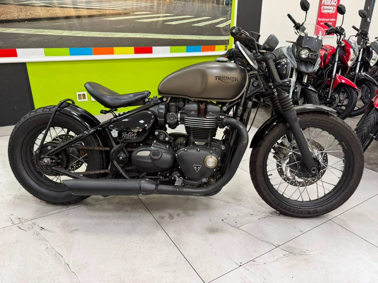 TRIUMPH BONNEVILLE BOBBER 1200
