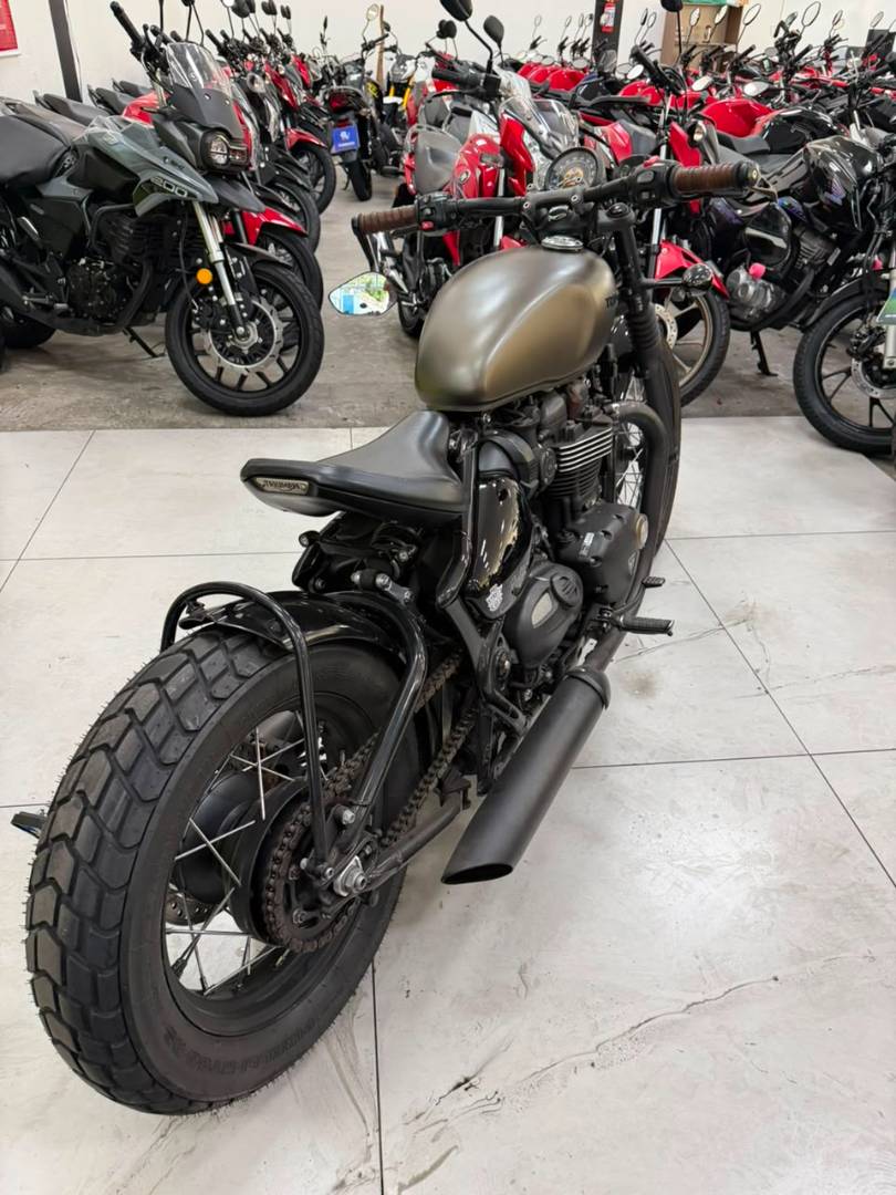 TRIUMPH BONNEVILLE BOBBER 1200