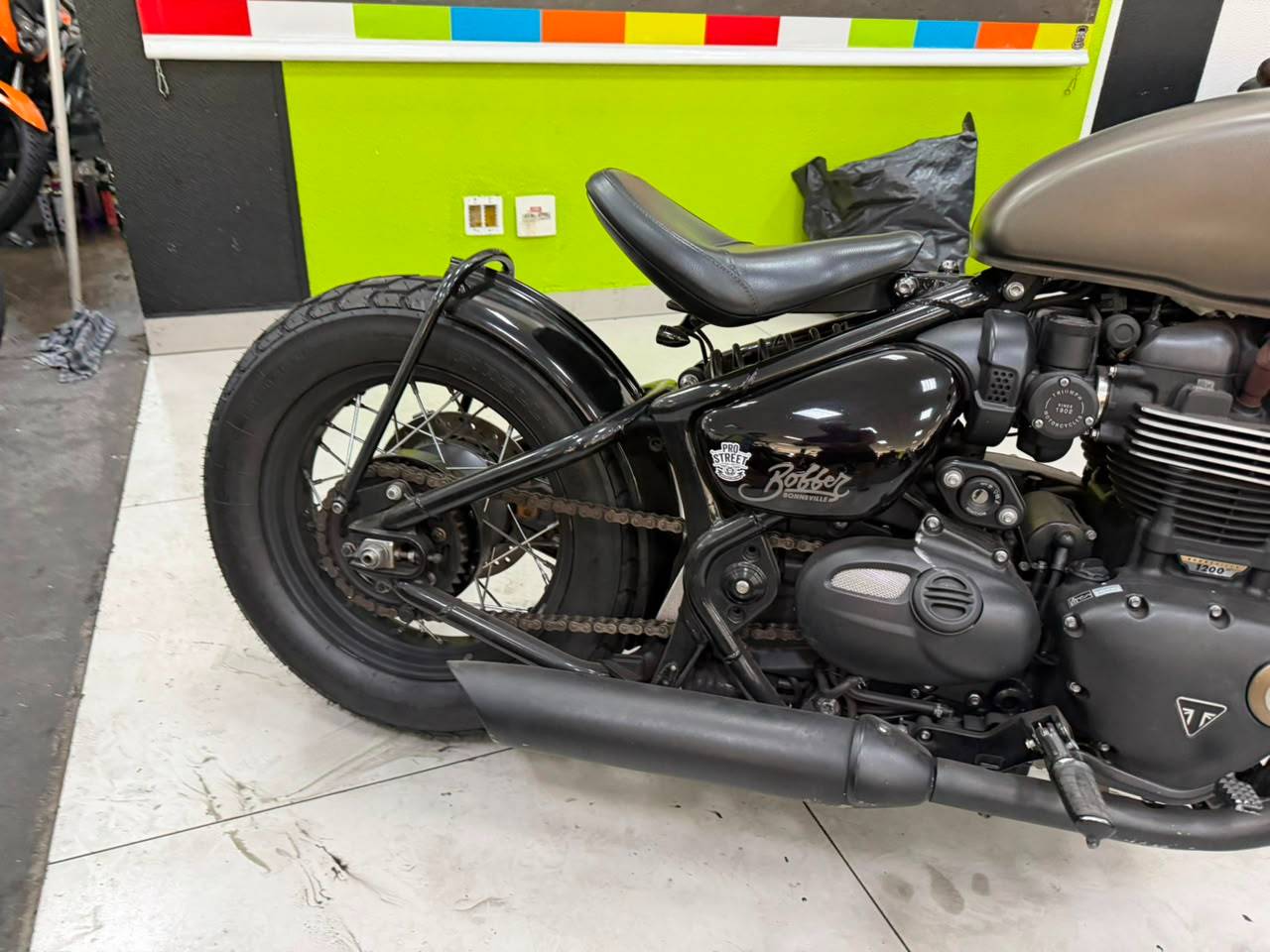 TRIUMPH BONNEVILLE BOBBER 1200