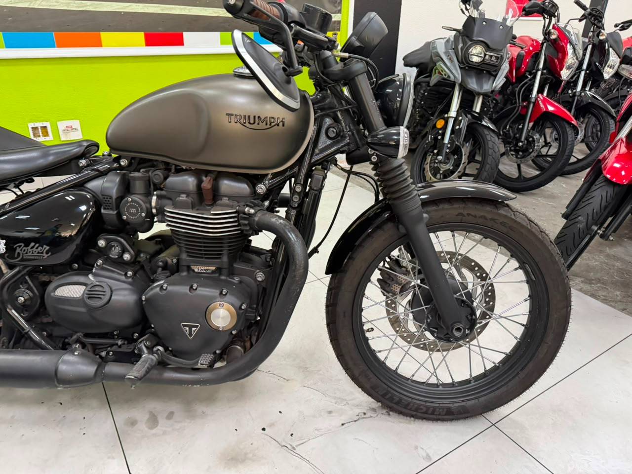 TRIUMPH BONNEVILLE BOBBER 1200