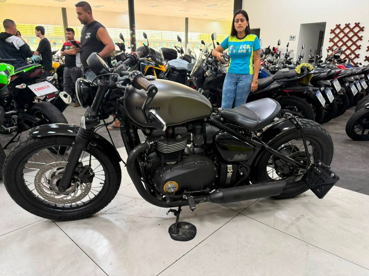 TRIUMPH BONNEVILLE BOBBER 1200
