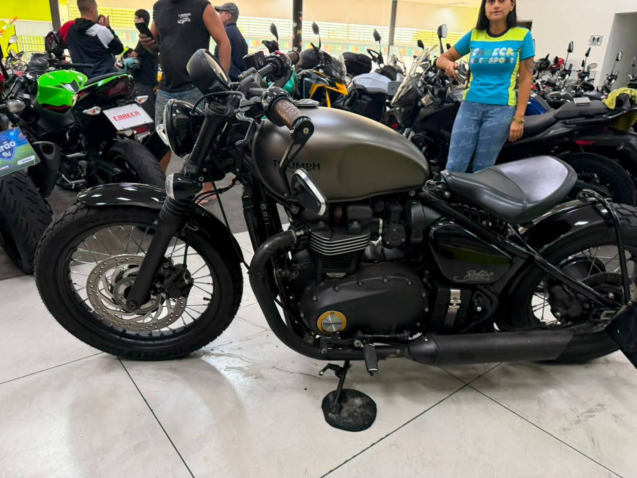 TRIUMPH BONNEVILLE BOBBER 1200
