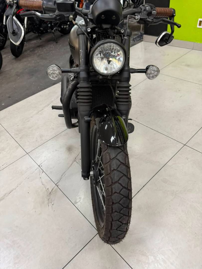 TRIUMPH BONNEVILLE BOBBER 1200
