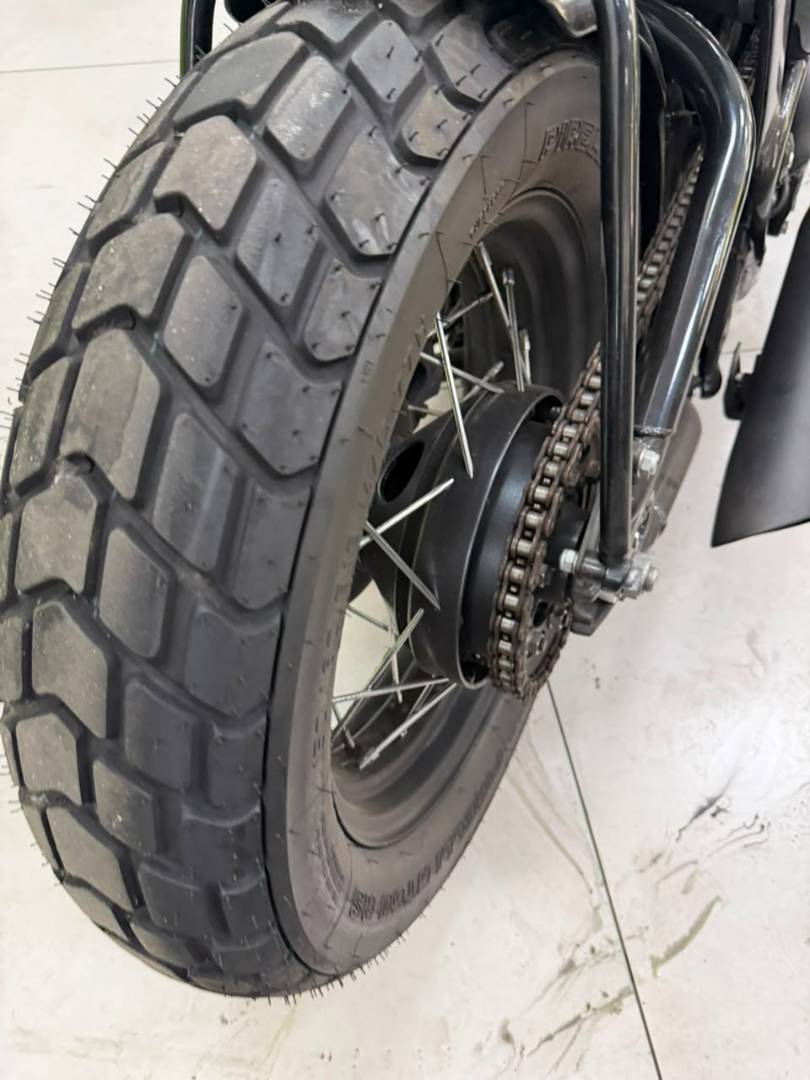 TRIUMPH BONNEVILLE BOBBER 1200