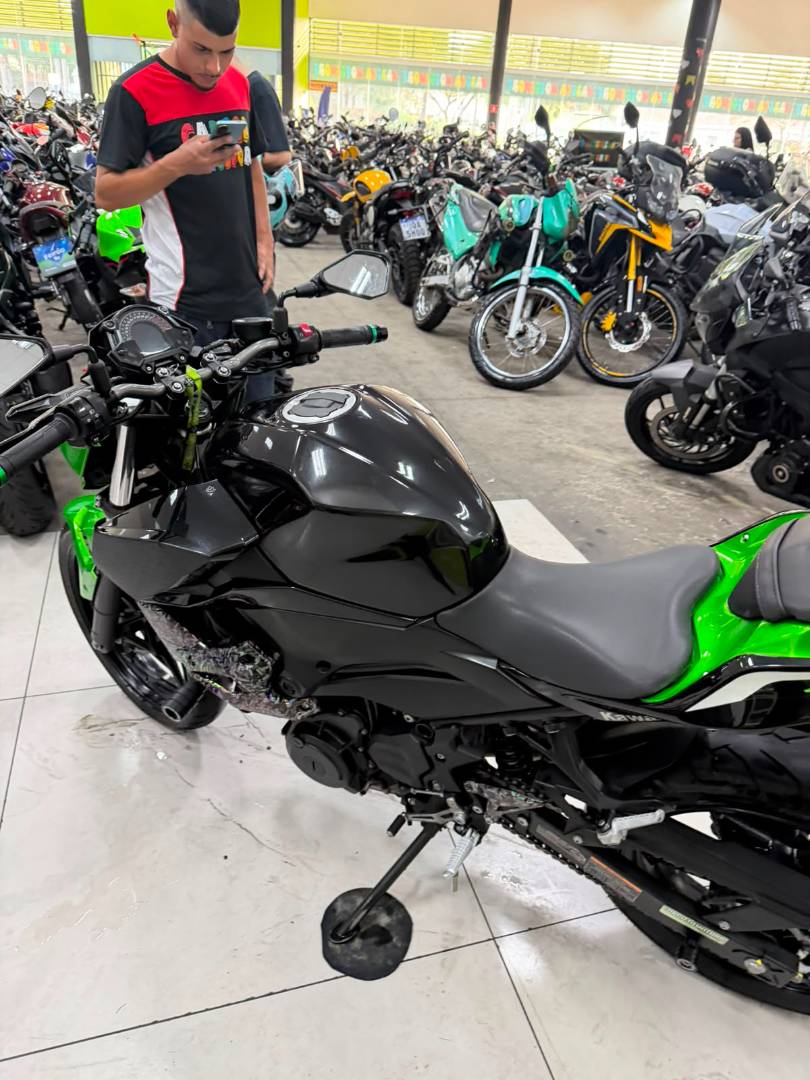 KAWASAKI Z400