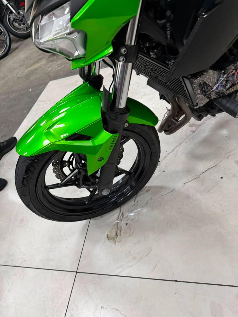 KAWASAKI Z400
