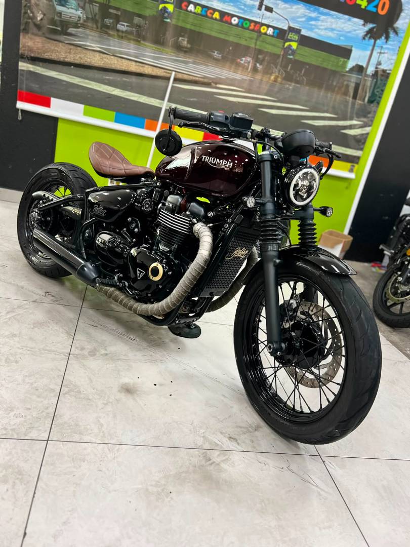 TRIUMPH BONNEVILLE BOBBER 1200