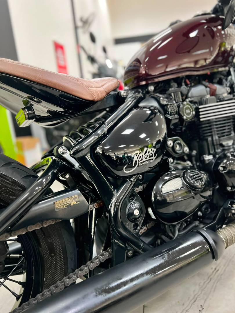 TRIUMPH BONNEVILLE BOBBER 1200