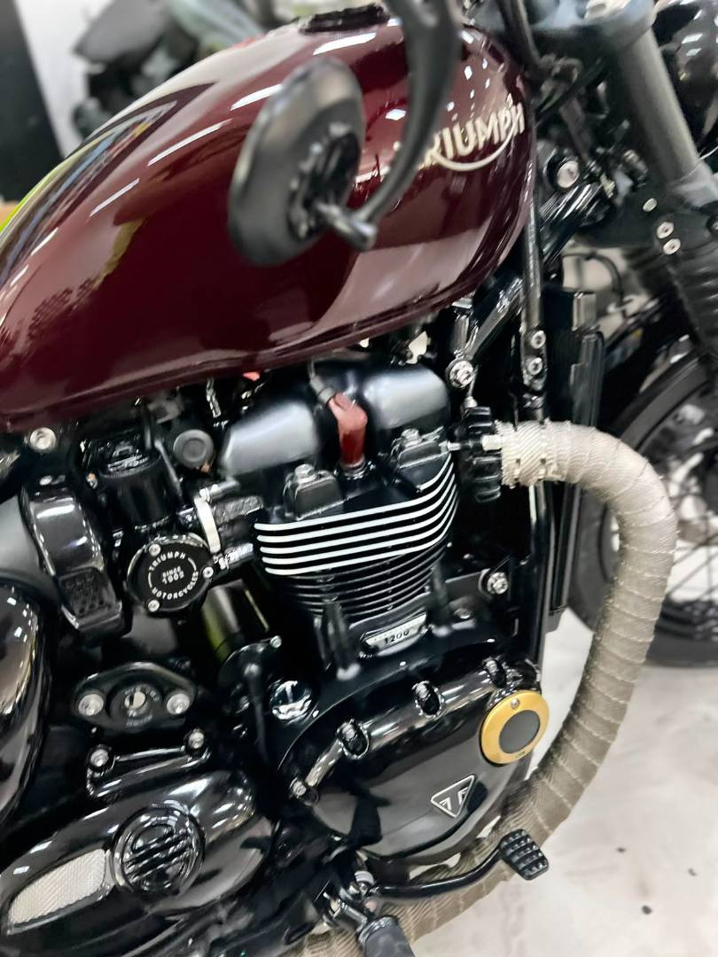 TRIUMPH BONNEVILLE BOBBER 1200