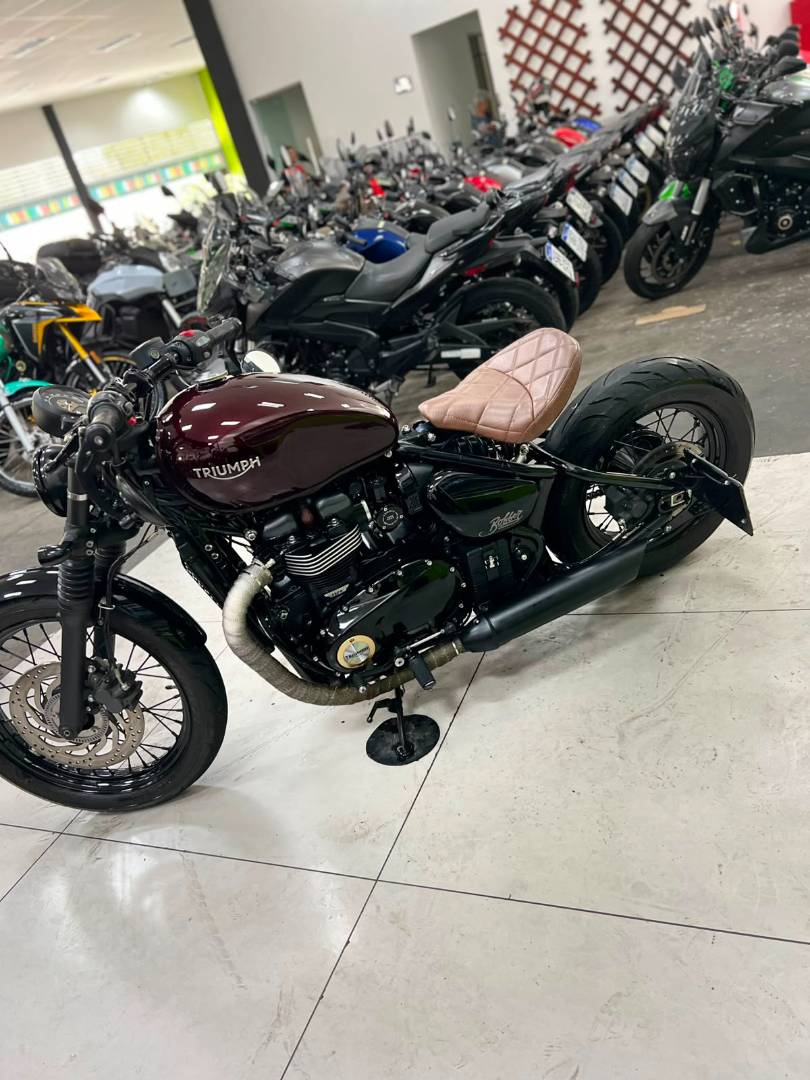 TRIUMPH BONNEVILLE BOBBER 1200