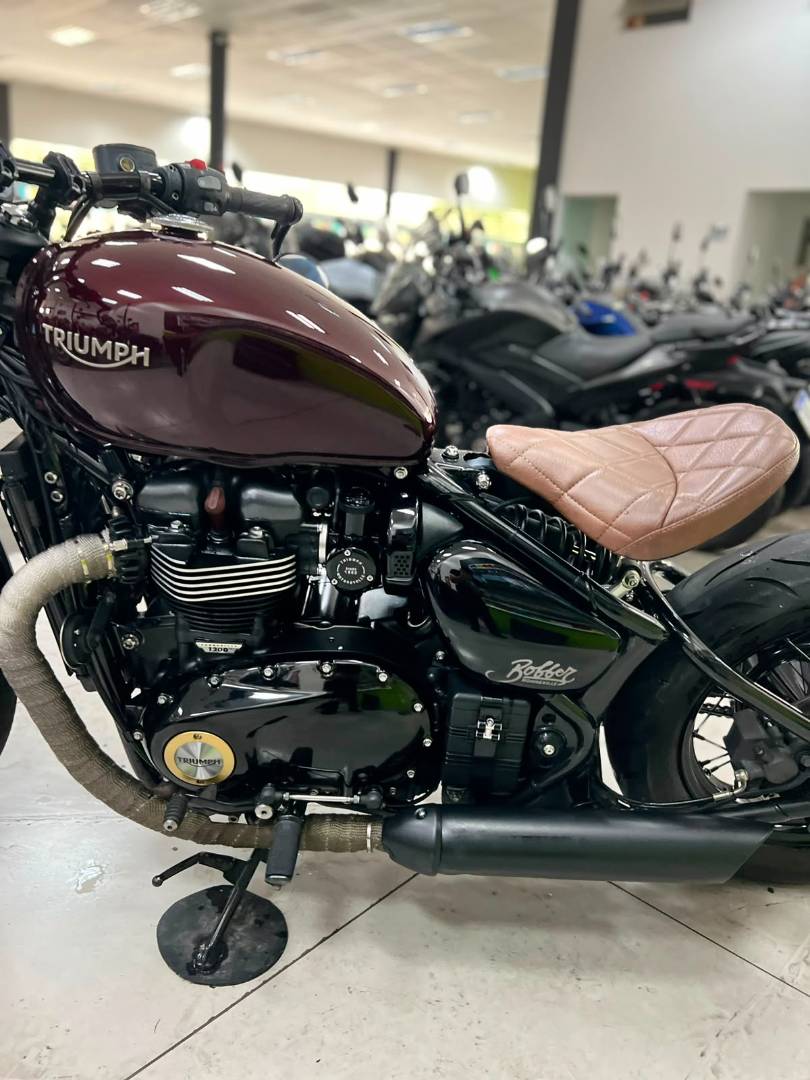 TRIUMPH BONNEVILLE BOBBER 1200