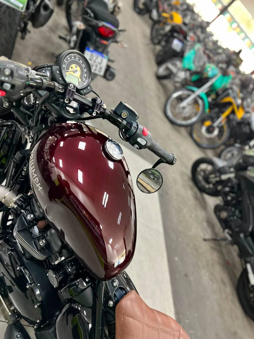 TRIUMPH BONNEVILLE BOBBER 1200
