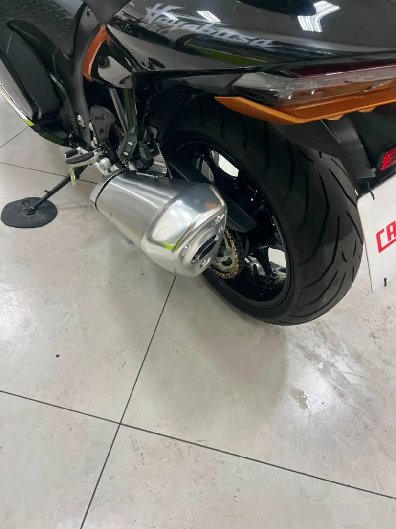 SUZUKI HAYABUSA GSX 1300RA