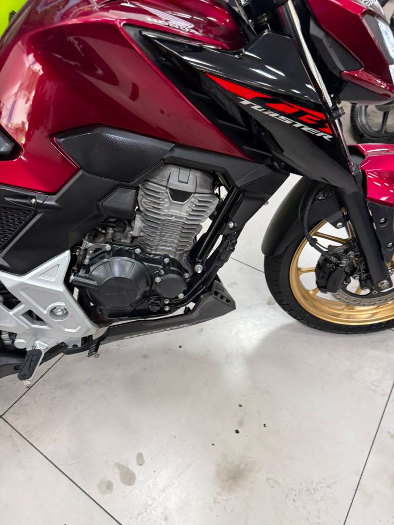 HONDA CB 300F TWISTER CBS