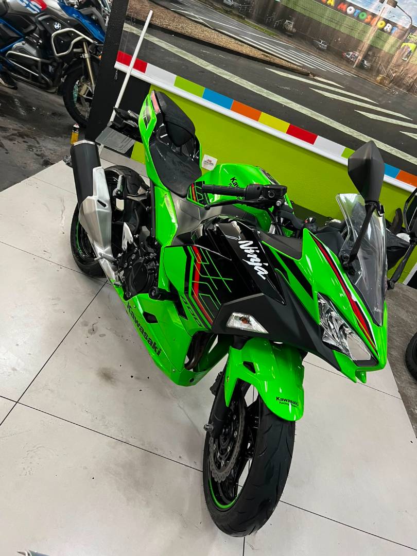 KAWASAKI NINJA 400 KRT EDITION