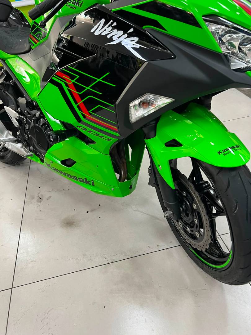 KAWASAKI NINJA 400 KRT EDITION