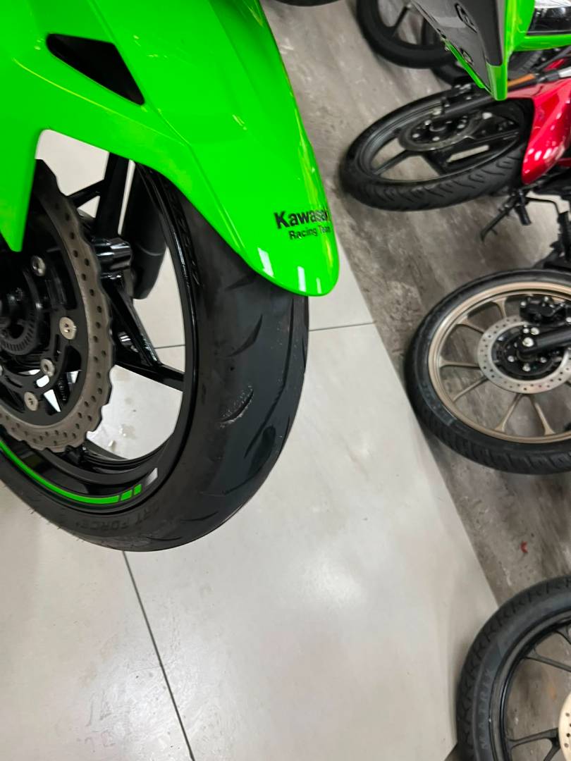 KAWASAKI NINJA 400 KRT EDITION