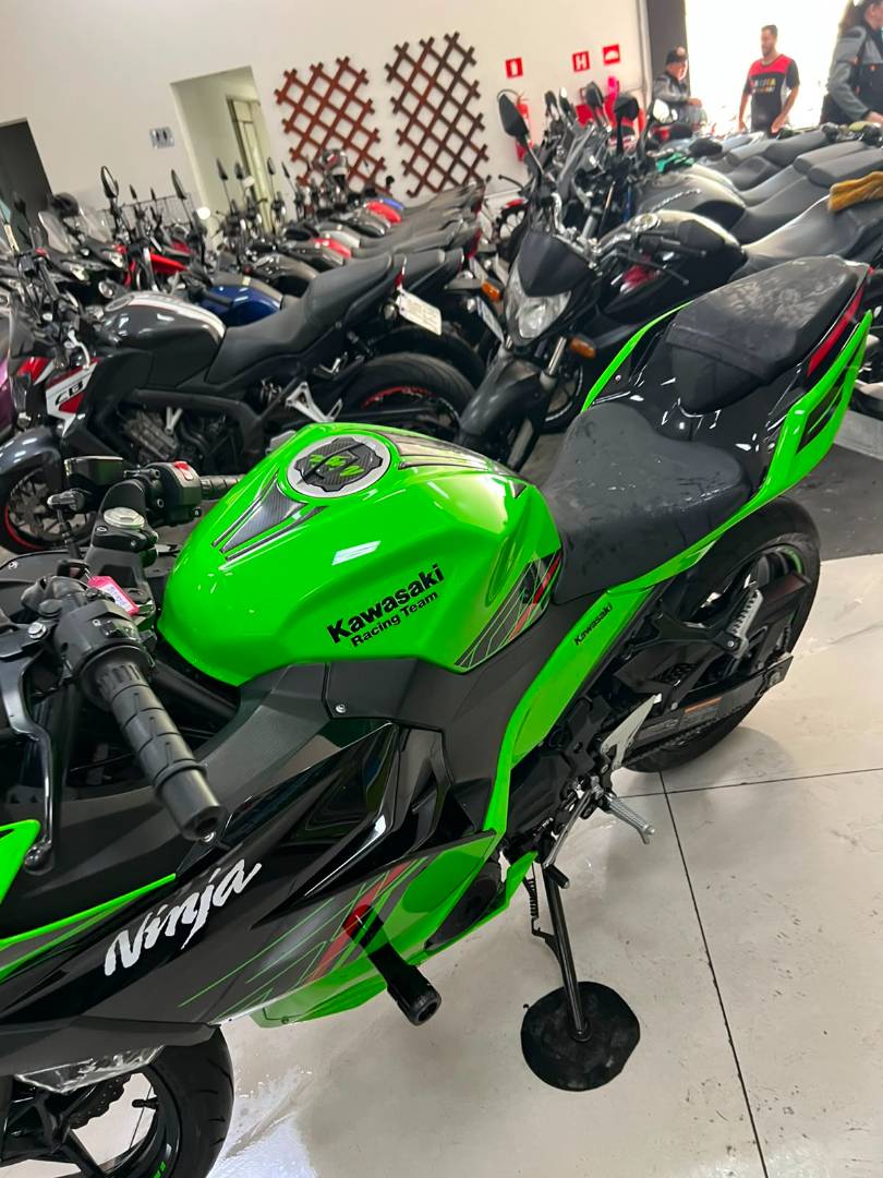 KAWASAKI NINJA 400 KRT EDITION