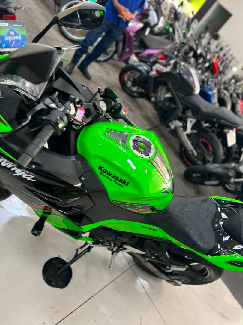 KAWASAKI NINJA 400 KRT EDITION