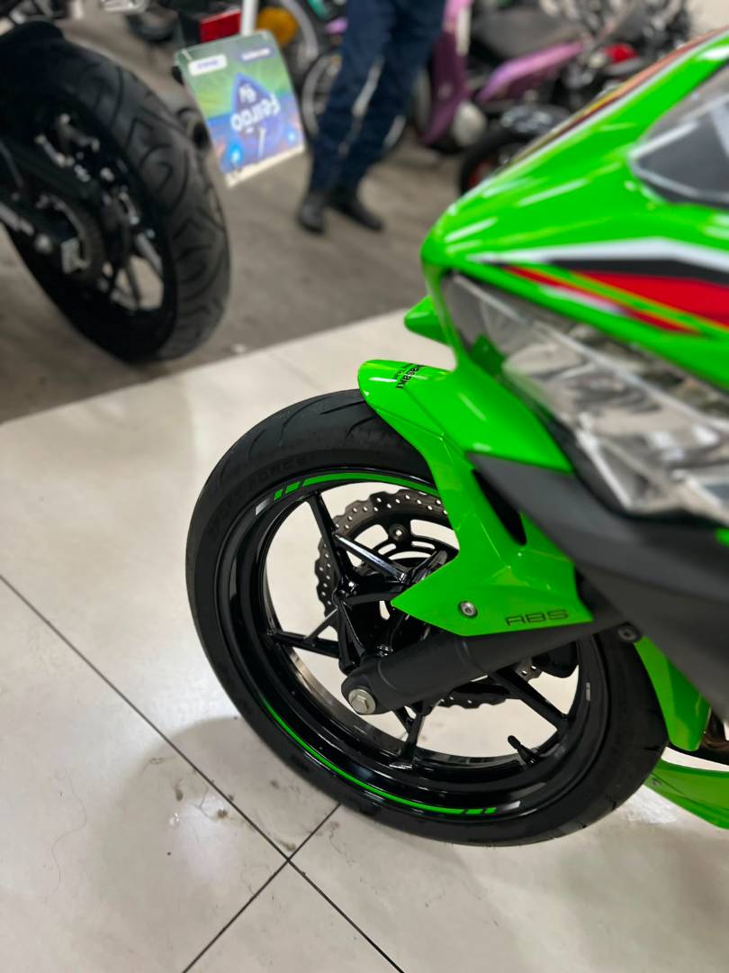 KAWASAKI NINJA 400 KRT EDITION