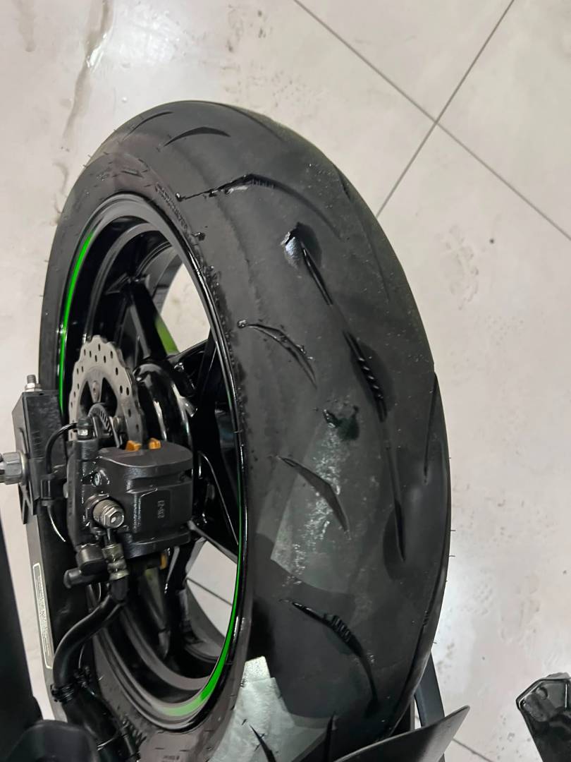 KAWASAKI NINJA 400 KRT EDITION