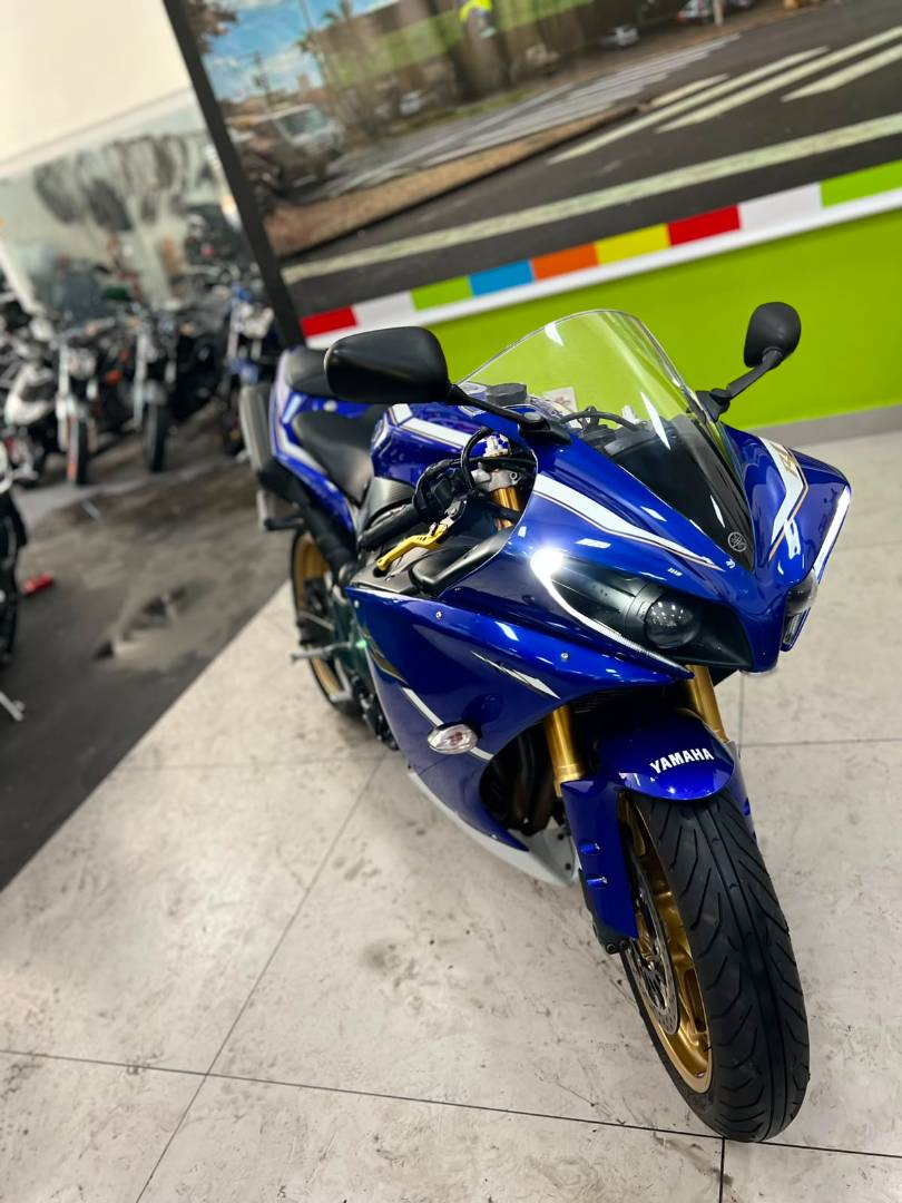 YAMAHA YZF R1