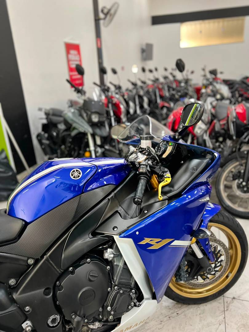 YAMAHA YZF R1