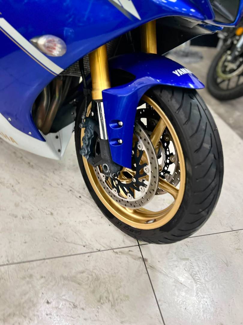 YAMAHA YZF R1