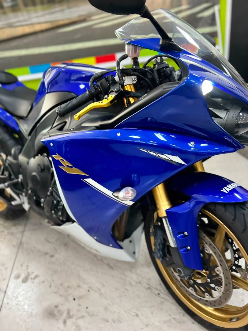 YAMAHA YZF R1