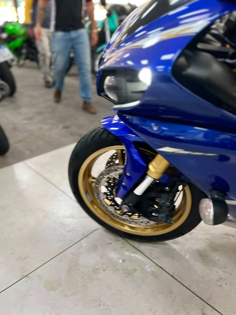 YAMAHA YZF R1