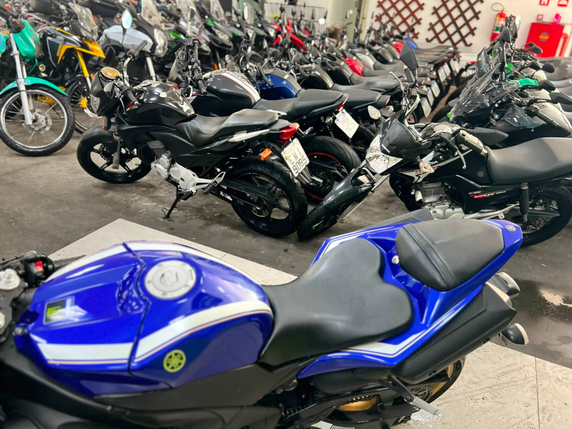 YAMAHA YZF R1