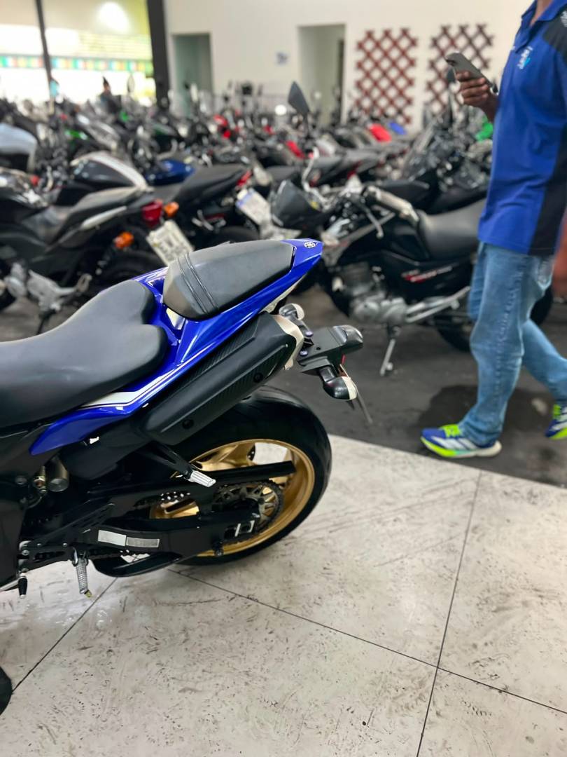 YAMAHA YZF R1