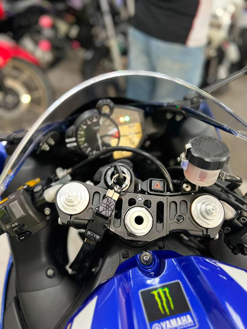 YAMAHA YZF R1