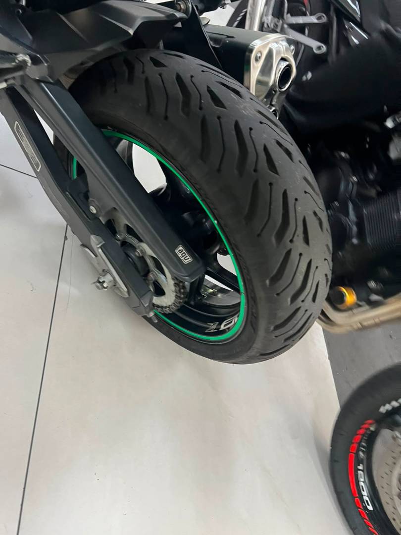 KAWASAKI Z800