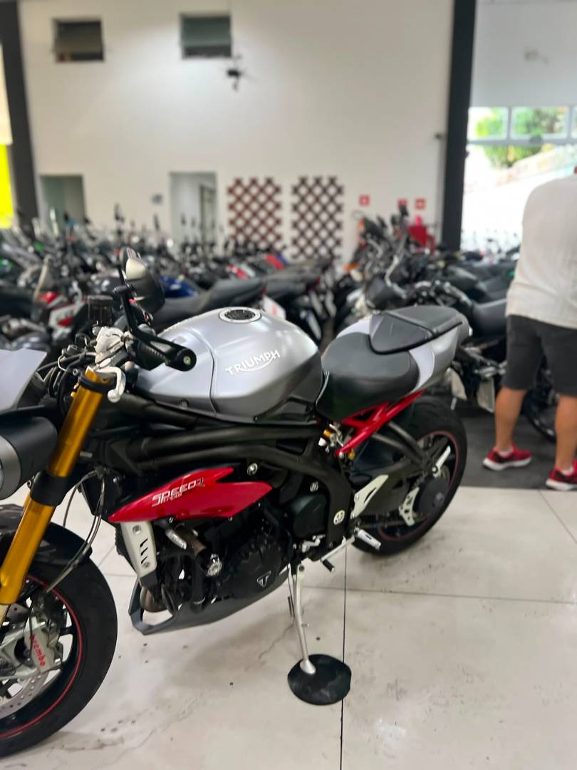 TRIUMPH SPEED TRIPLE R