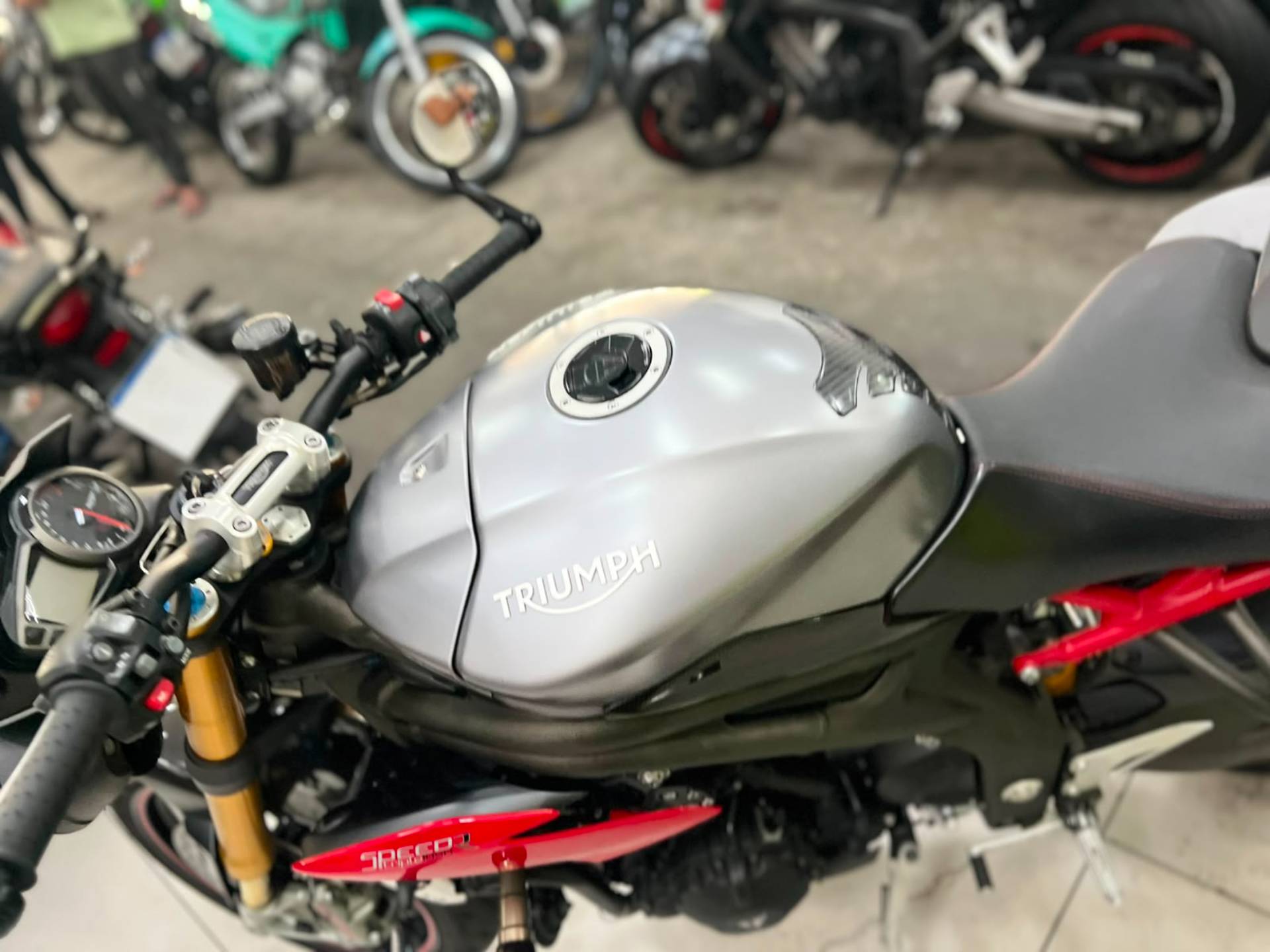 TRIUMPH SPEED TRIPLE R