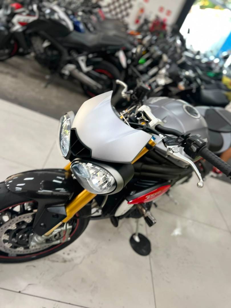 TRIUMPH SPEED TRIPLE R