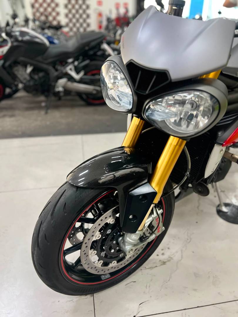 TRIUMPH SPEED TRIPLE R